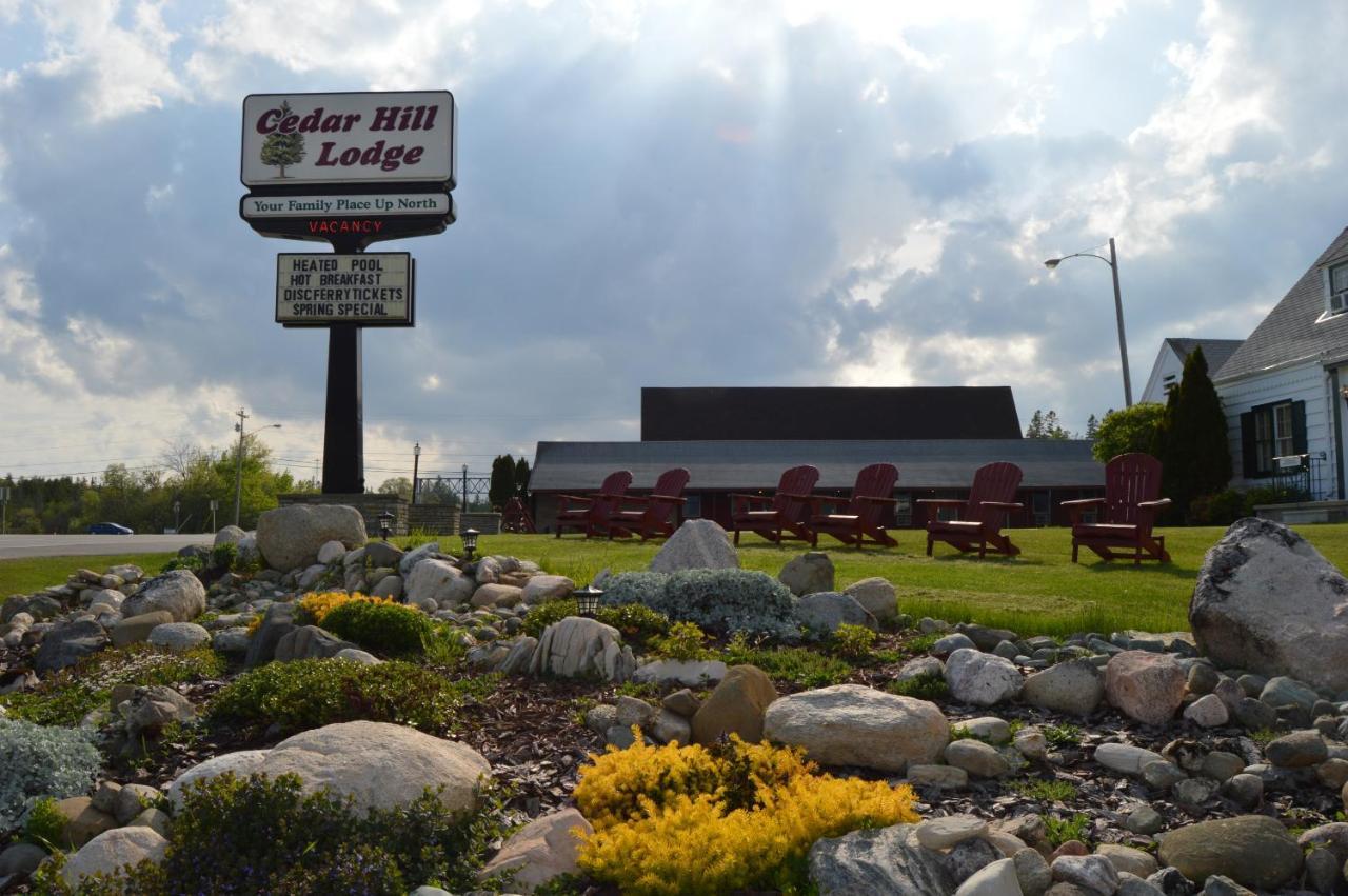 Cedar Hill Lodge Saint Ignace Exteriér fotografie